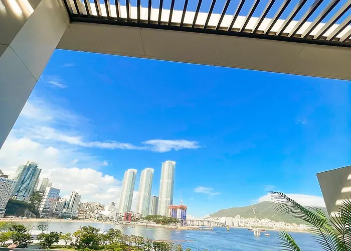 이터널 블루 선샤인 O풀빌라o오션뷰o핀란드식사우나o송도 케이블카o Appartement Busan