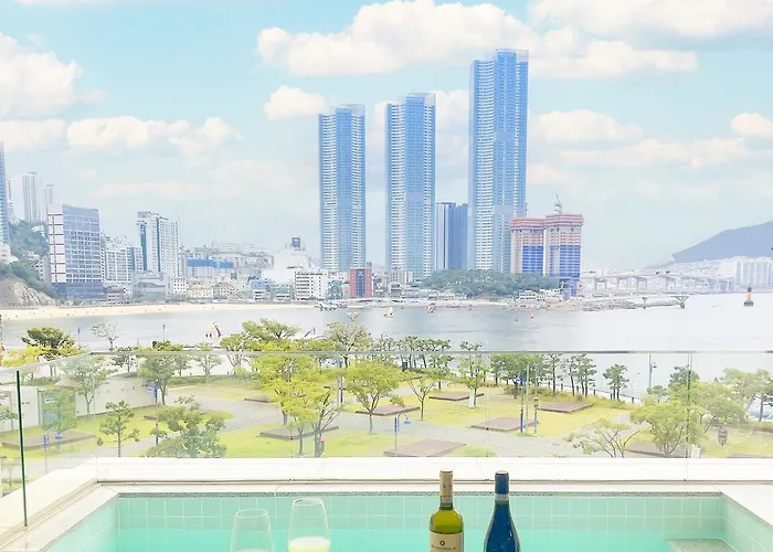 이터널 블루 선샤인 O풀빌라o오션뷰o핀란드식사우나o송도 케이블카o * Busan